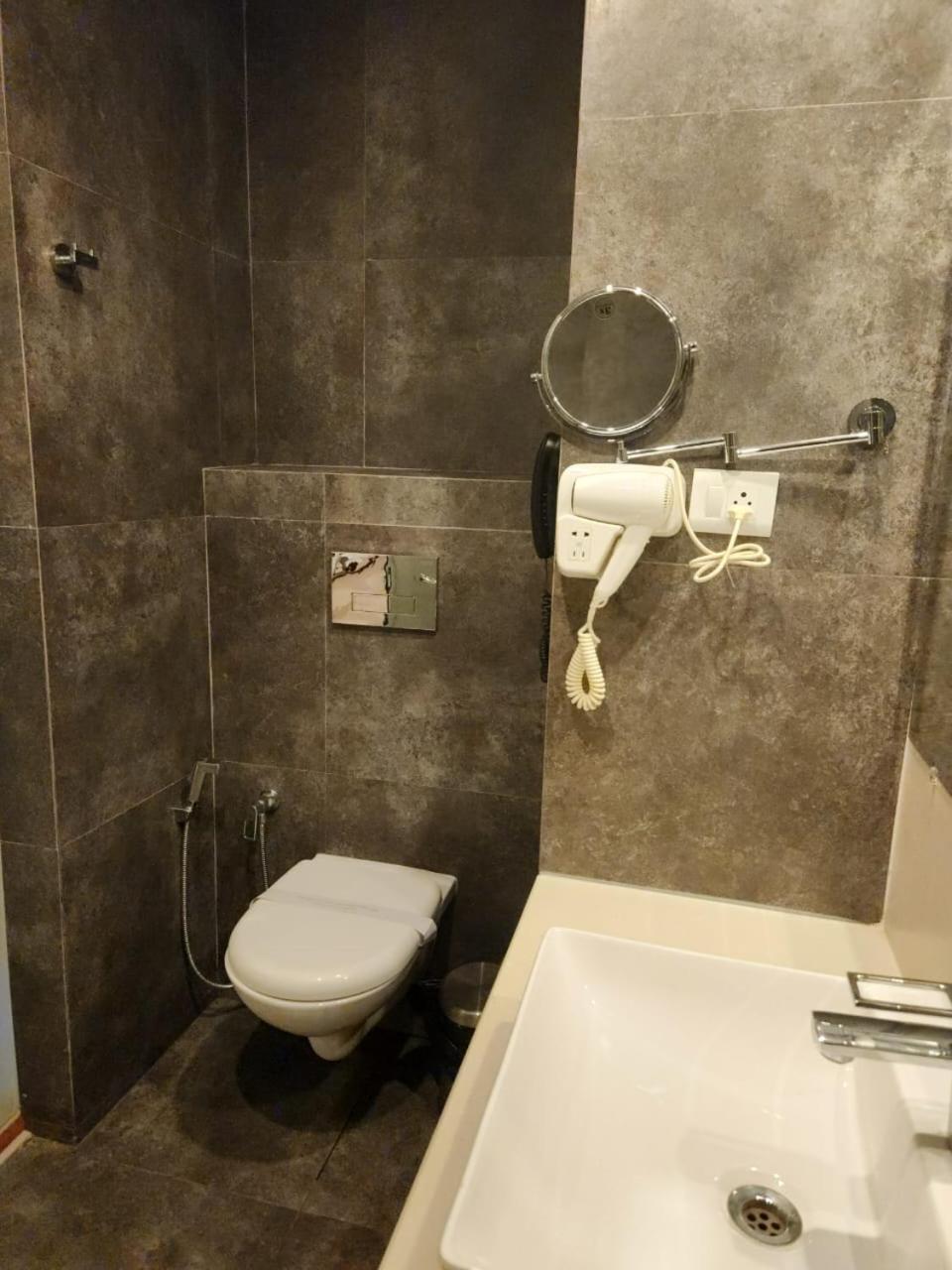 Le Sanara Residency Hotel Thanniyam Eksteriør billede